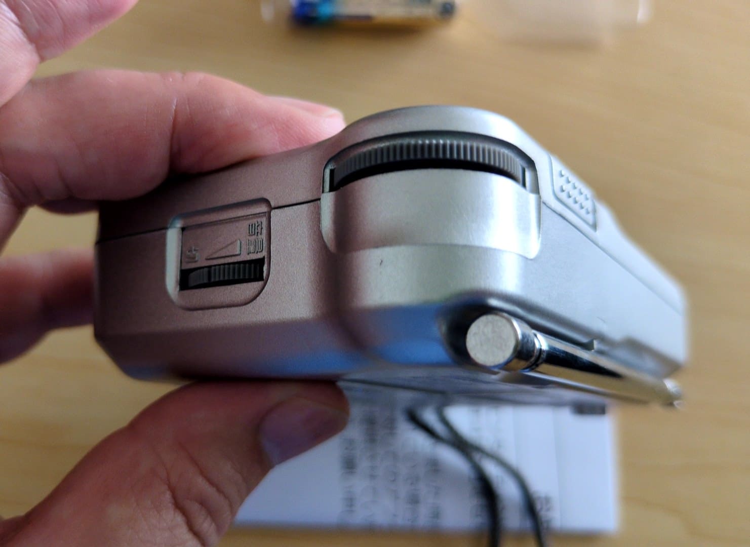 パナソニックの携帯ラジオ「RF-P155」 選局