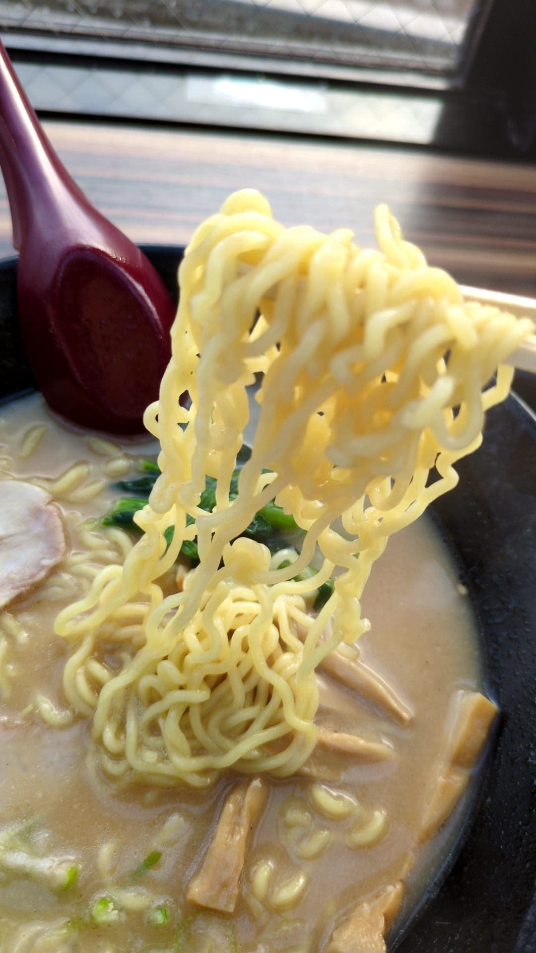 諏訪湖サービスエリア下り　信州味噌らーめん 食べる１