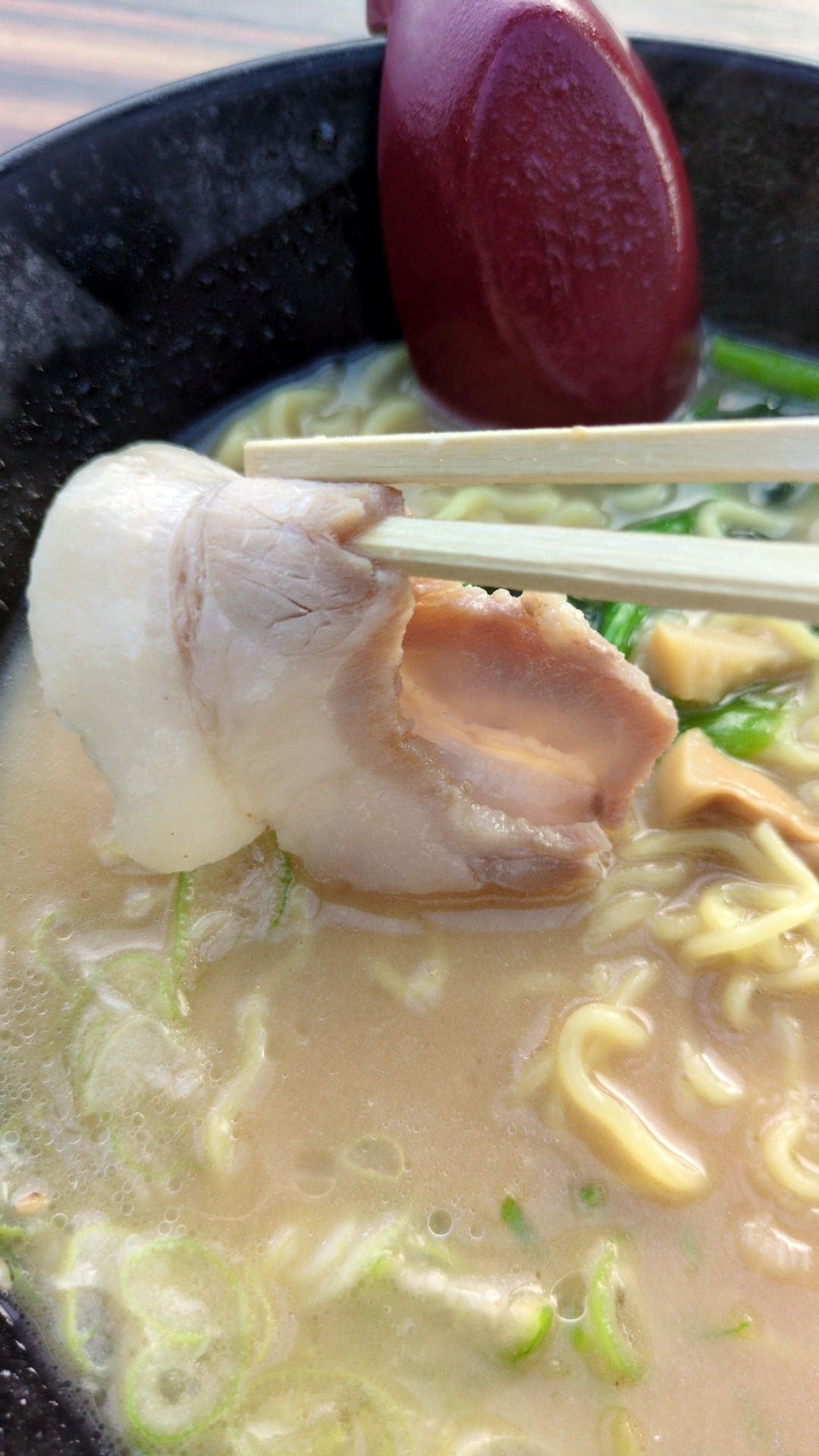 諏訪湖サービスエリア下り　信州味噌らーめん　食べる３