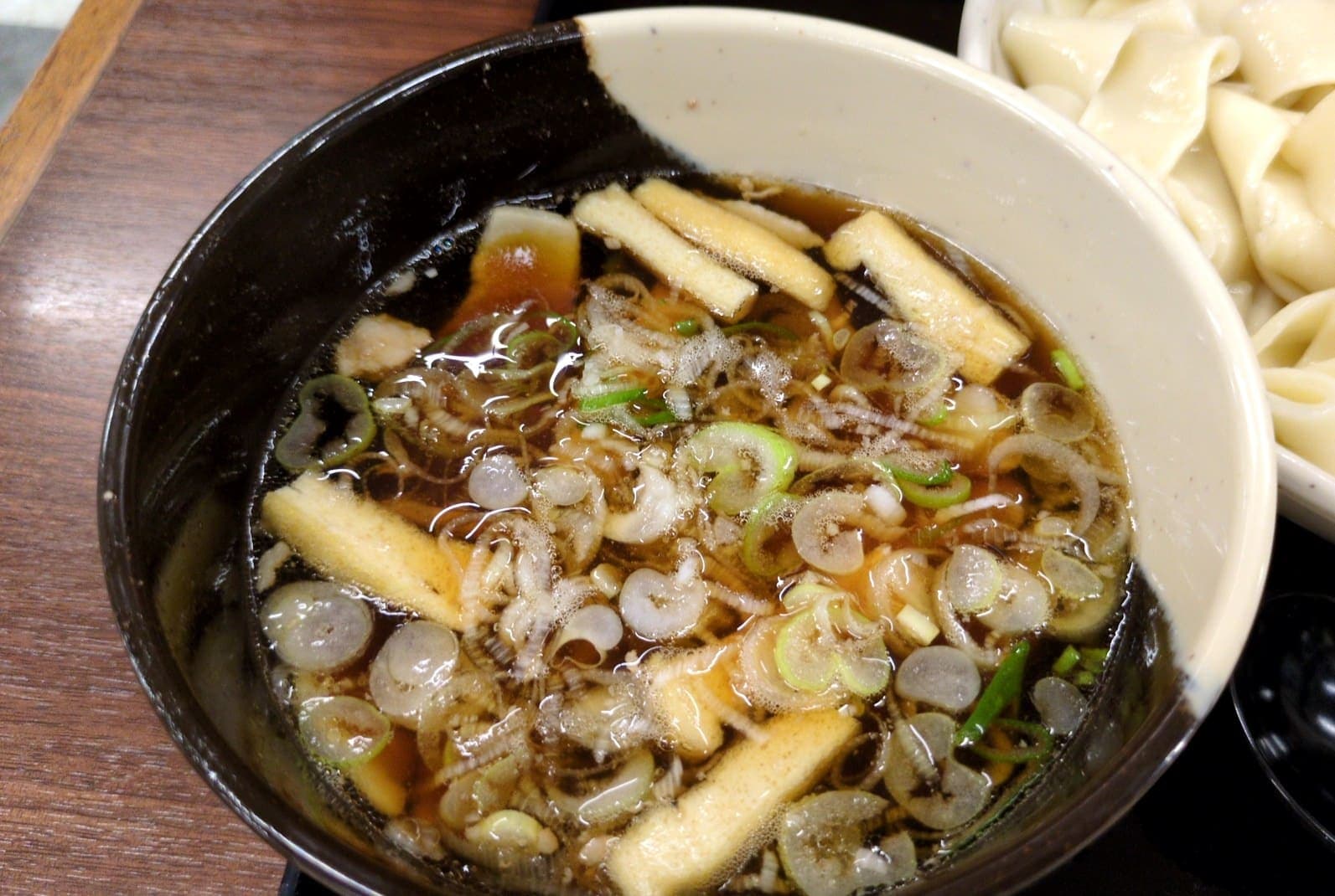 蓮田サービスエリア下り　肉汁ひもかわうどん