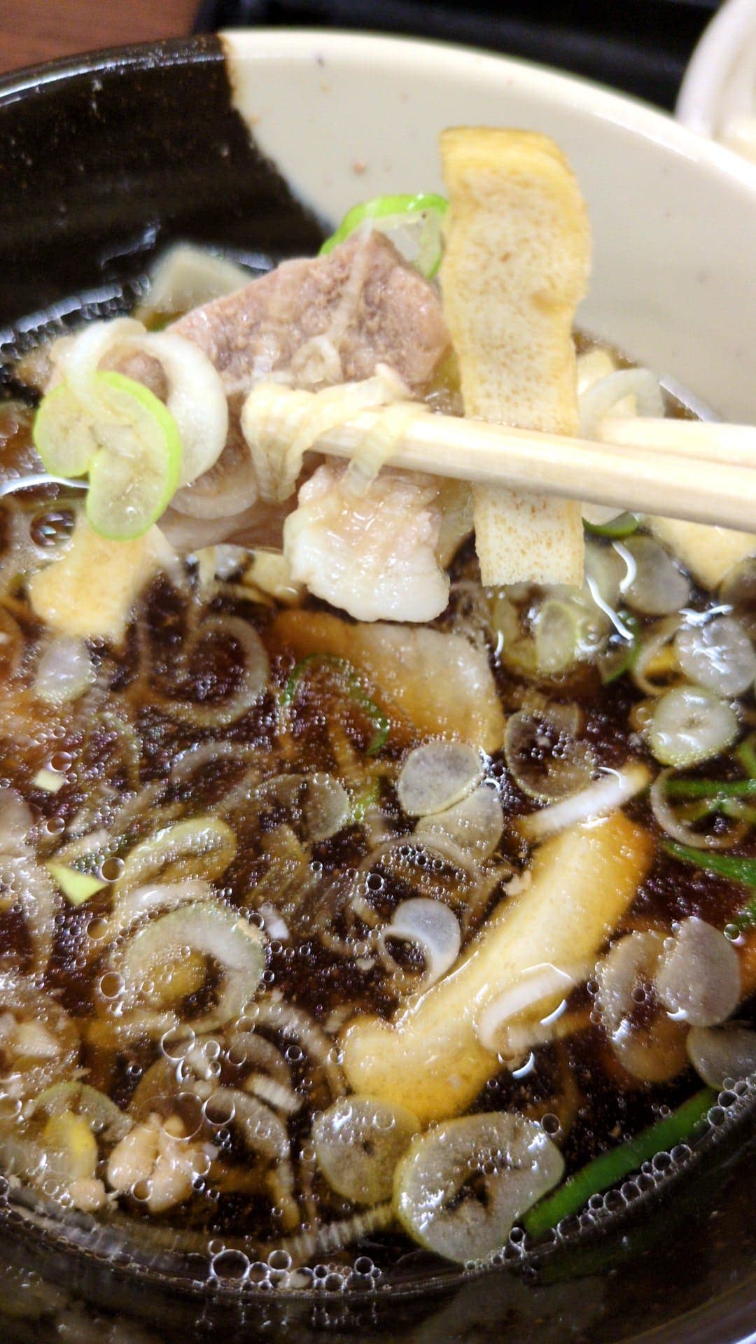 蓮田サービスエリア下り　肉汁ひもかわうどん　食べる３