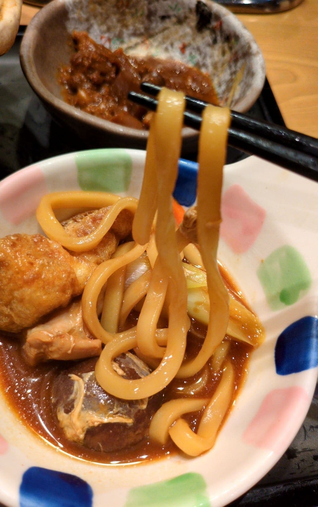 若鯱家　味噌煮込みうどん＋牛すじどて味噌煮 食べる２