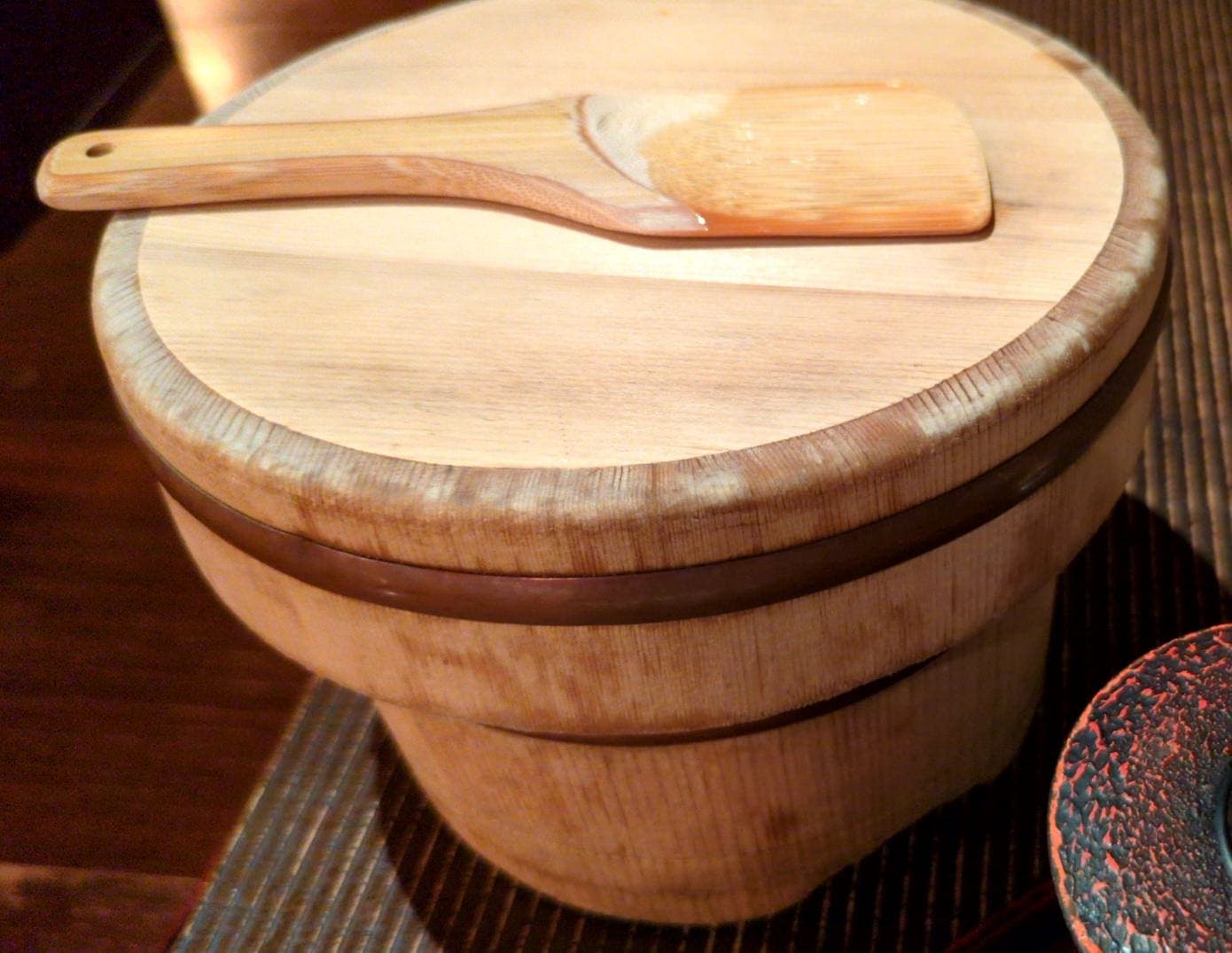 箱根の温泉「天山湯治郷」　麦とろごはん　おひつ