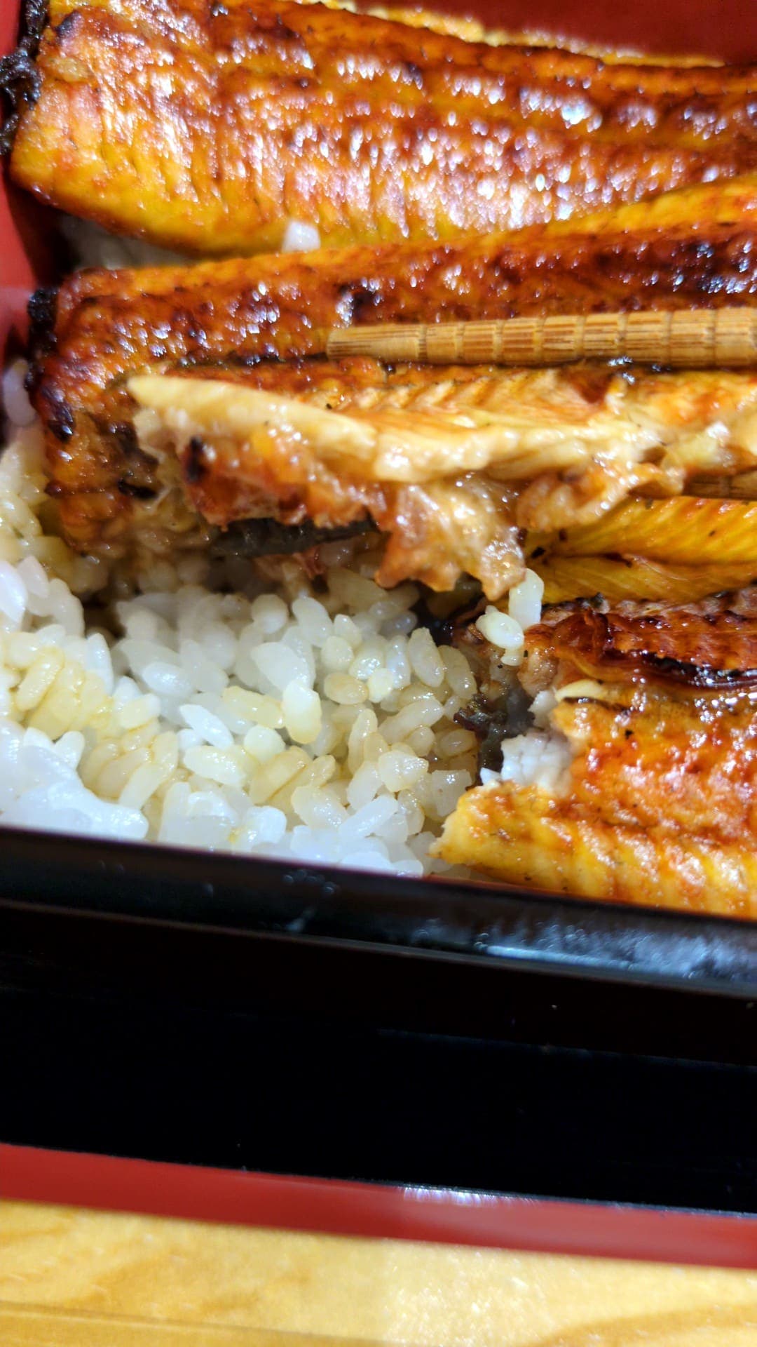 うな一　上うな重 竹　食べる２