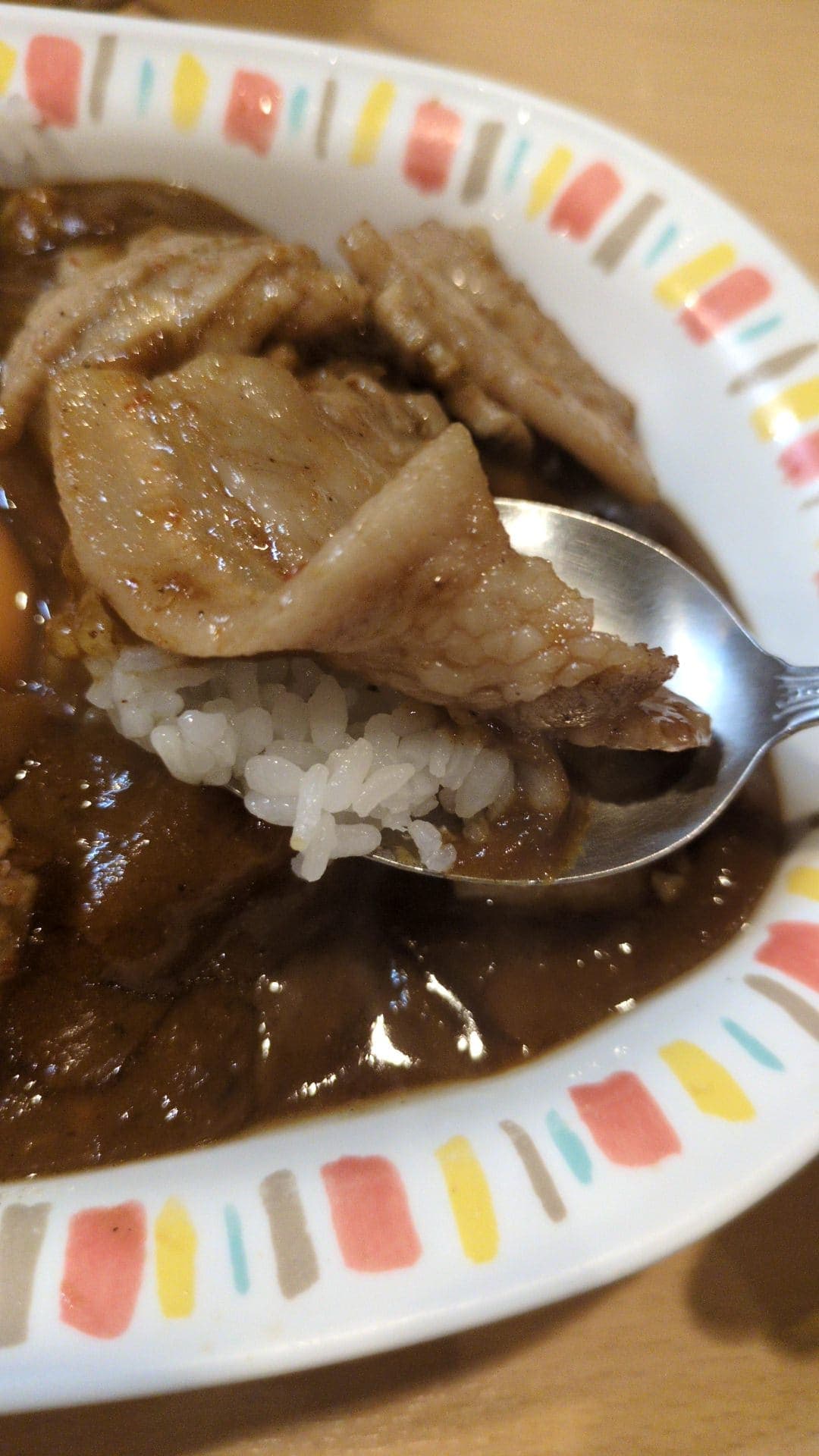 スタミナカレーの店 バーグ　スタミナカレー生玉子入り 食べる１